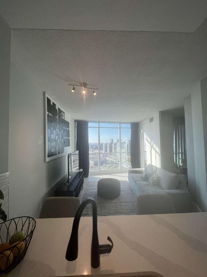 Cozy Fort York Condo Toronto Exterior photo